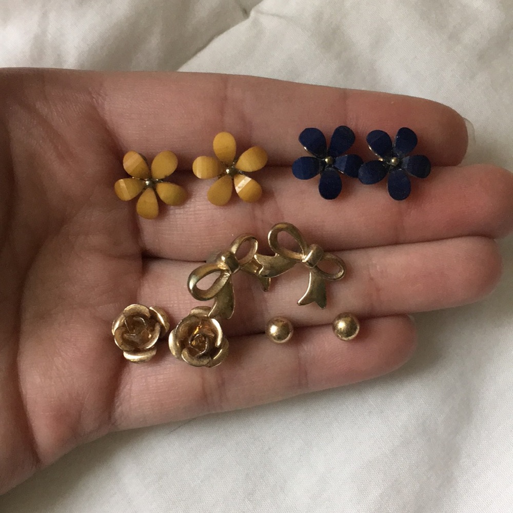 A set of earrings